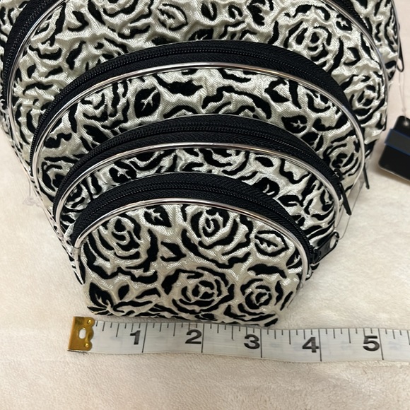 Allegro 5-Piece Rosette Pattern Cosmetic/Travel Bags - Picture 4 of 7